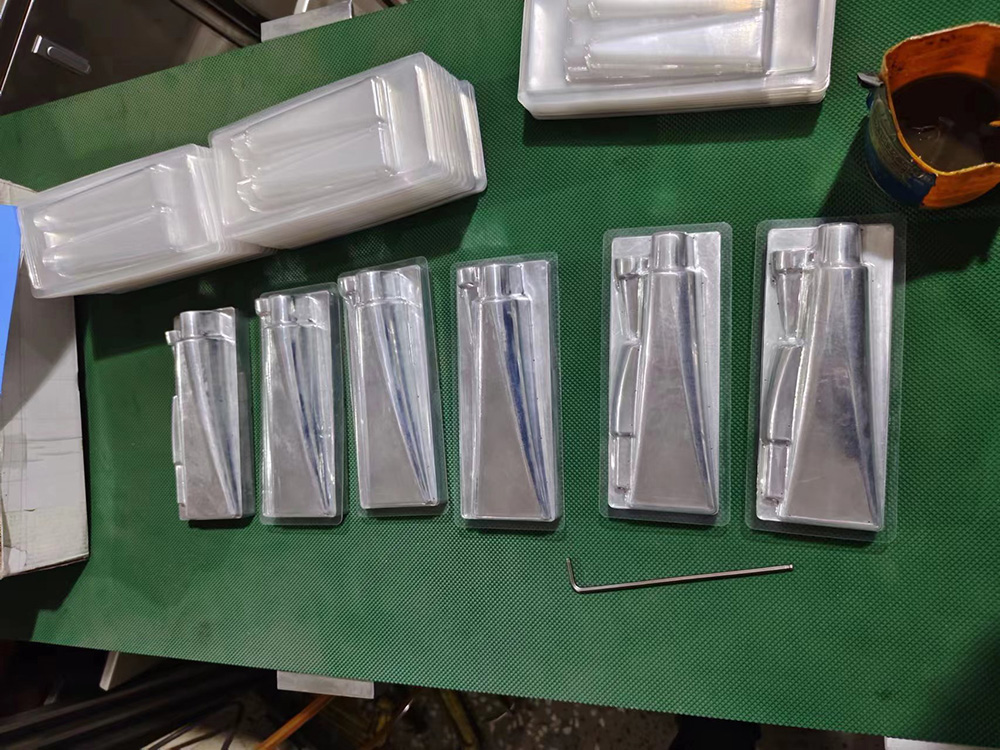 เครื่องบรรจุภัณฑ์บัตรตุ่มตัวอย่าง