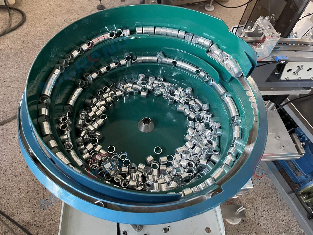 ขวดน้ำหอมปกกลาง