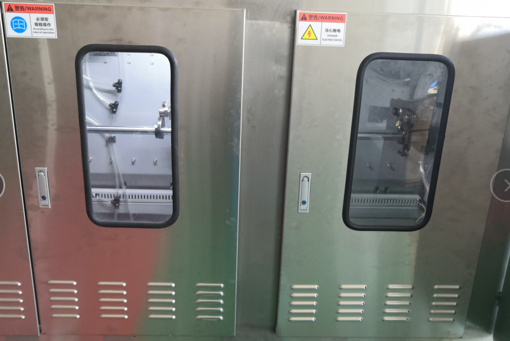 ประตูตู้ที่มองเห็นได้可视机箱门